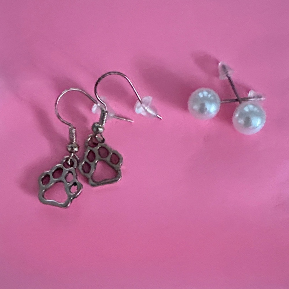 Gold / silver tone Paw Print dangles and faux Pearl Earring stud Set
